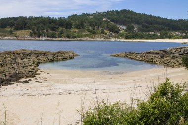 Turkuaz suyu ile Galiçya 'nın sessiz plajları