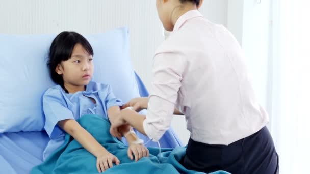 Young Asian Girl Hospital — Stock Video