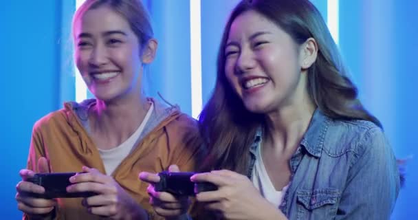 Młody Azji Dziewczyny Grać Gry Komputerowe — Wideo stockowe