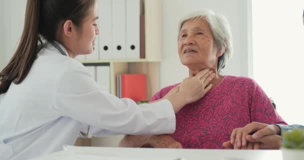 Footage Senior Woman Doctor Checkup — Stock Video