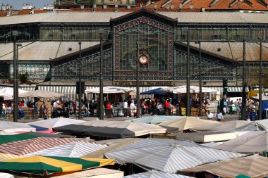 Turin, Piedmont, İtalya Porta Palazzo Avrupa'nın en büyük açık hava Pazar pazarı.