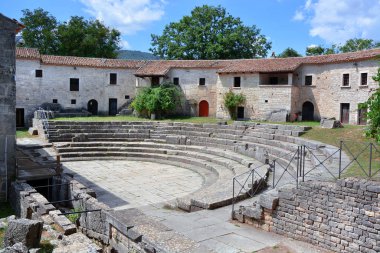 Sepino, Molise, İtalya. Altilia Sepino, Campobasso eyaletinde bulunan sit alanı. Roma kentinin adı Altilia gösterir.