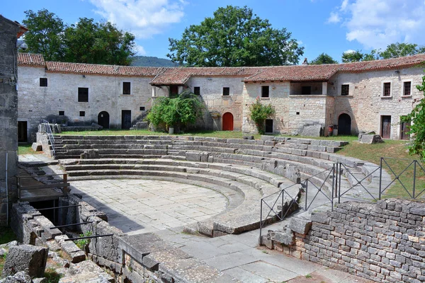 Sepino, Molise, İtalya. Altilia Sepino, Campobasso eyaletinde bulunan sit alanı. Roma kentinin adı Altilia gösterir.