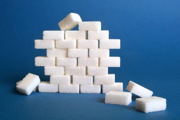 Composition de cubes de sucre en forme de mur de briques . — Photo