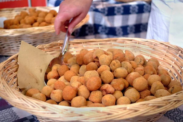 Receta de comida italiana Olive all 'ascolana . — Foto de Stock