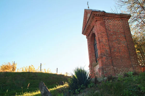 Vue sur les vignobles de Langhe Roero Monferrato, patrimoine mondial de l'UNESCO dans le Piémont, Italie . — Photo