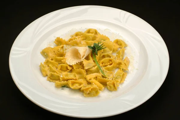 Ιταλική τροφίμων συνταγές, Agnolotti del plin γεμάτο ζυμαρικά. — Φωτογραφία Αρχείου