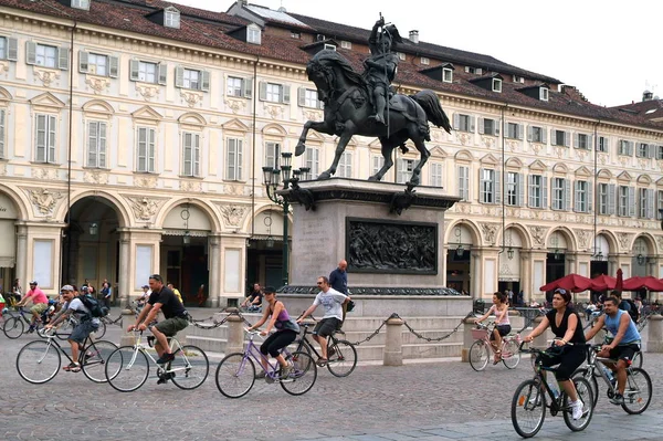 Turin, Piedmont, Italy -06/06/2010- The Bike Pride, event to promote the use of cycling in the city. — Stock Photo, Image