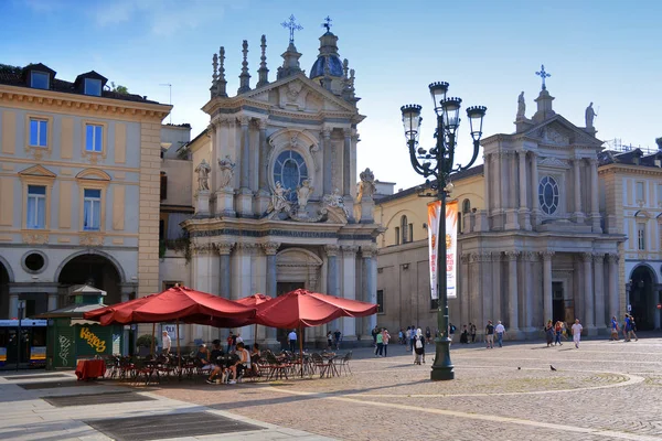 Turim, Piemonte, Itália - 07 08 2018- Praça San Carlo e a igreja dos gêmeos. — Fotografia de Stock