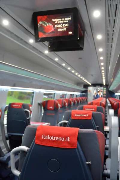 Mailand, Italien-10 / 03 / 2017- Einweihung des neuen Hochgeschwindigkeitszuges von ntv, der alstom etr 675 italo evo. — Stockfoto