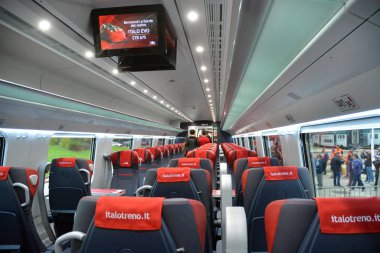 Milan, Italya-10/03/2017-NTV yeni yüksek hızlı tren açılışı, Alstom ETR 675 Italo EVO.