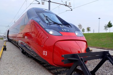 Milan, Italya-10/03/2017-NTV yeni yüksek hızlı tren açılışı, Alstom ETR 675 Italo EVO.