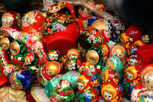 Grupa Matryoshka rosyjskie lalki gniazdowania — Zdjęcie stockowe