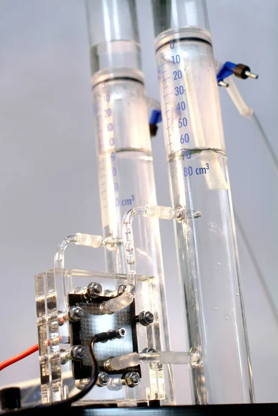 Experimentation in the laboratory for hydrogen production — Stock Photo, Image