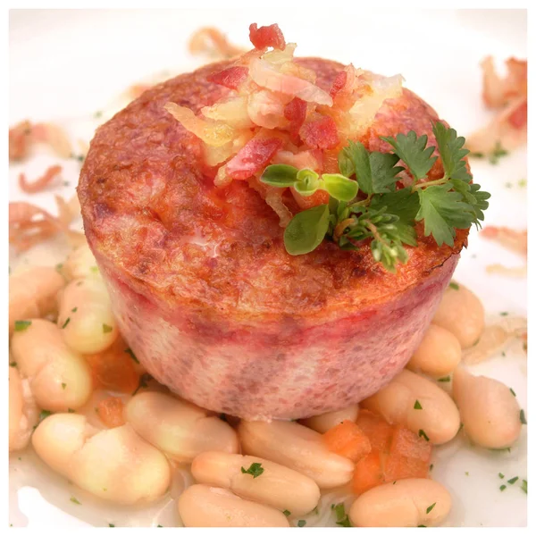Recetas de comida italiana, Flan de col, frijoles canellini y tocino . —  Fotos de Stock