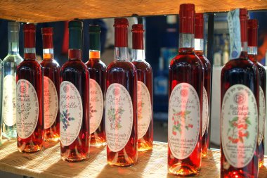 Torino, Piedmont/İtalya. -24.10.2009- Wineshow Fuarı. Ratafia Şişeleri.