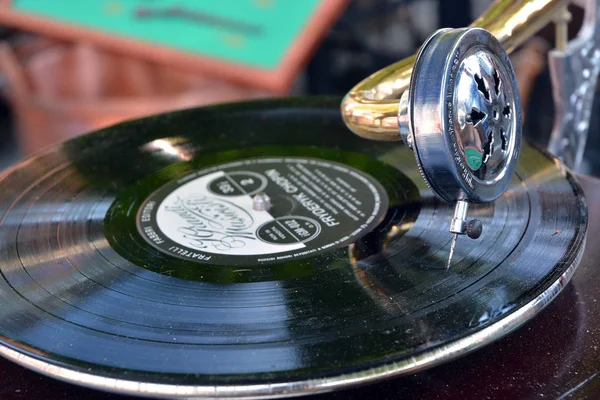 Castelnuovo don Bosco, Piedmont/Italy. -04/25/2018- Old stylus of gramophone at the annual antiques and vintage market — Stock Photo, Image