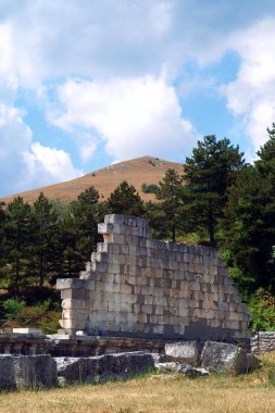 Pietrabbondante, Molise/İtalya - Samnites Tapınağı ve Tiyatrosu ile arkeolojik kalıntılar.