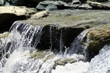 Aosta Vadisi, İtalya alp sel içinde akan temiz ve taze su.