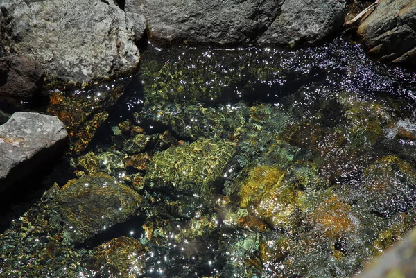 Aosta Vadisi, İtalya alp sel içinde akan temiz ve taze su.