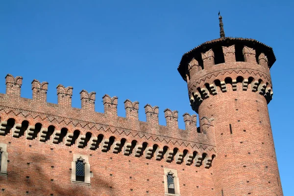 Turin, Piemonte, Italien. Rekonstruktionen av det medeltida slottet i parkera av Valentino. — Stockfoto
