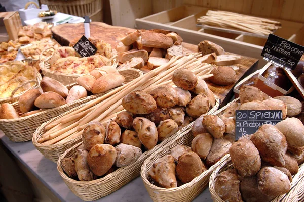 Turyn, Piemont/Włochy-01/26/2007-otwarcie rynku Eataly w Turynie, pierwsze miejsce centrów handlowych wysokiej jakości włoskiej żywności. — Zdjęcie stockowe