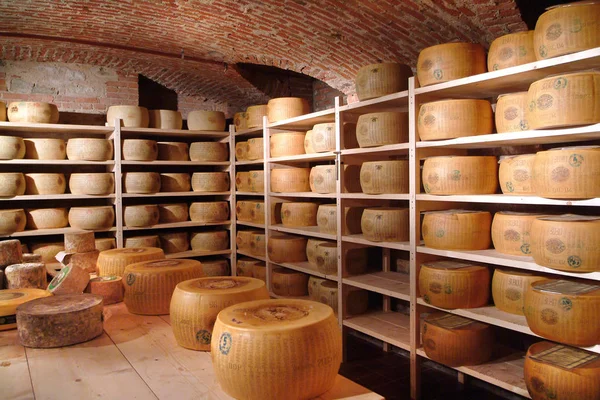 Torino, Piedmont/İtalya-26.01.2007- Kaliteli İtalyan yemeklerialışveriş merkezlerinin ilk yeri olan Torino'daki Eataly pazarının açılışı.
