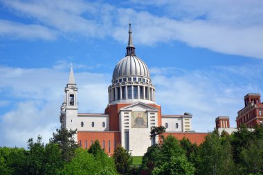 Castelnuovo don Bosco, Piedmont/İtalya-26.05.2019-İtalya'nın Piedmont şehrindeki köyünde Saint John Bosco'ya ithaf edilen sığınak.