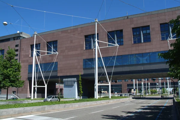 Turín, Piamonte, Italia. el nuevo campus de la Universidad Politécnica . — Foto de Stock
