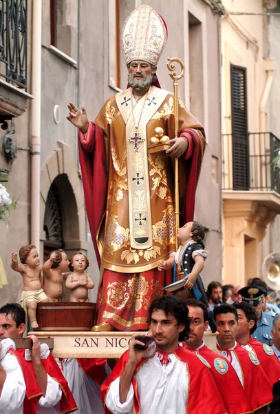 Guglionesi, 몰리세 / 이탈리아 -08/08/2015- 성 니콜라스의 종교 행렬. — 스톡 사진