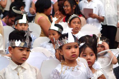 Torino, Piedmont/İtalya -05/30/2004- Santacruzan, Flores de Mayo festivali sırasında Filipinler'de düzenlenen dini-tarihi güzellik yarışmasıdır..