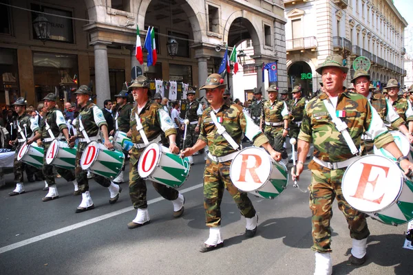 Turijn, Piemonte/Italië-05/08/2011-84 nationale bijeenkomst van Alpini, de berg oorlogvoering infanterie korps van het Italiaanse leger. — Stockfoto