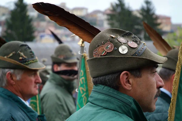 Castelnuovo don Bosco, Piedmont/İtalya -04/07/2019- Alpini'nin toplanması, İtalyan Ordusu'nun dağ harp piyade kolordusu. — Stok fotoğraf