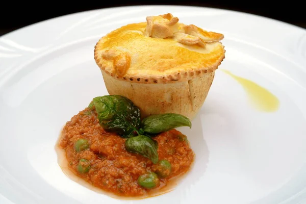 Italian food recipes, Mezzanelli pasta timbale with beef ragout. — Stock Photo, Image