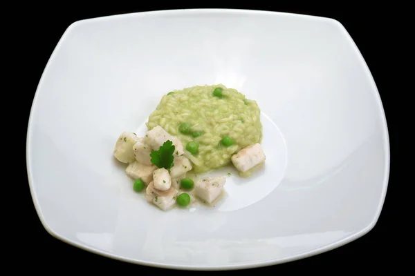 意大利食品食谱,里索托与藤菜和豌豆. — 图库照片