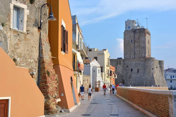 Termoli, Molise/İtalya Swabian Kalesi ile eski balıkçı köyü.