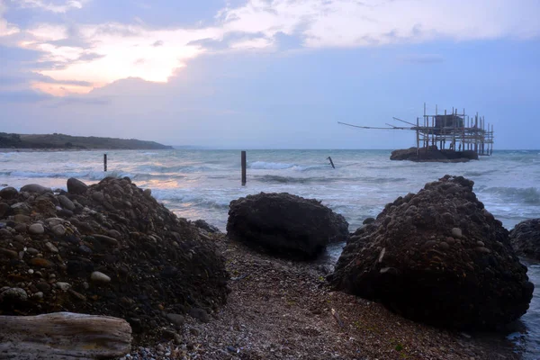 Vasto, Abruzzo/İtalya- Punta Aderci'nin güneşli doğal rezerv plajı. — Stok fotoğraf