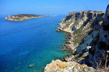 Tremiti, Puglia, İtalya - Tremiti Adaları manzarası, Adriyatik Denizi 'ndeki küçük adalar, Gargano parkının bir kısmı