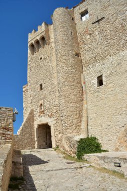 Tremiti, Puglia, İtalya -- Tremiti Adaları 'ndaki San Nicola adasındaki Angevin kalesi, Adriyatik Denizi' ndeki küçük adalar, Gargano parkının bir kısmı