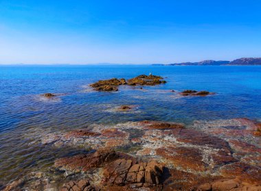 Yaz aylarında Korsika'nın güney kıyıları.