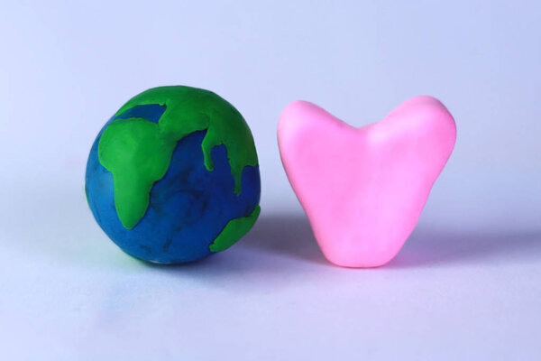 Пластиковая любовь, концепция Земли, День Земли, Люби нашу землю
.