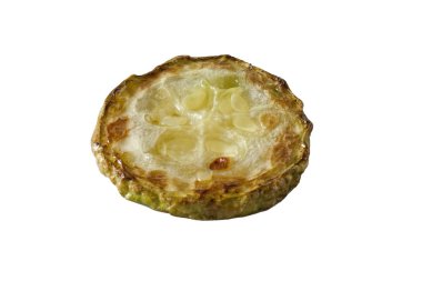 Beyaz arka plan yakın çekim kızarmış bir kabak.