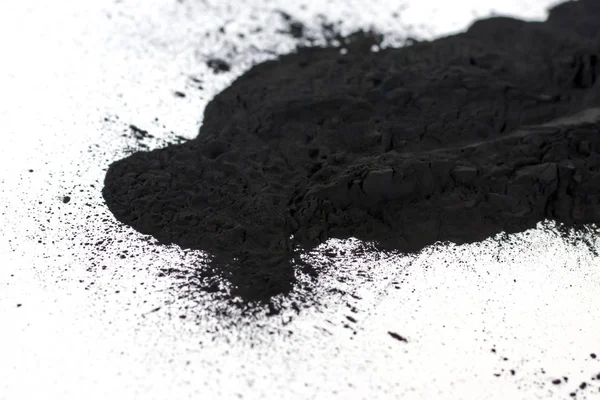 Kartuşun yeniden doldurulması için dijital baskı için beyaz bir siyah toner tozu tabakasına serpiştirilen.