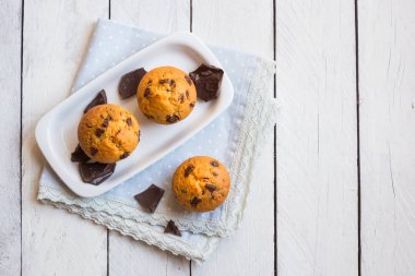 Çikolata parçaları ile lezzetli ev yapımı kekler