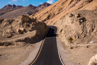 Çöl ve Ölüm Vadisi Milli Parkı, ABD içinde doğal yol