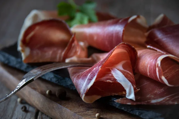 Olasz Prosciutto Vagy Jamon Rozmaringgal — Stock Fotó