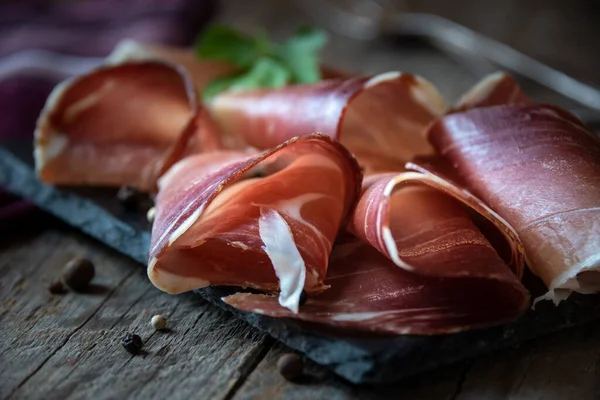 Olasz Prosciutto Vagy Jamon Rozmaringgal — Stock Fotó