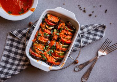 Pişmiş sebzeli ratatouille, geleneksel sebze yemeği.