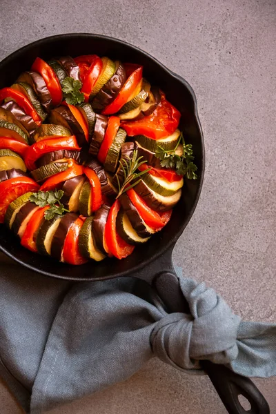 Pişmiş Sebzeli Ratatouille Geleneksel Sebze Yemeği — Stok fotoğraf