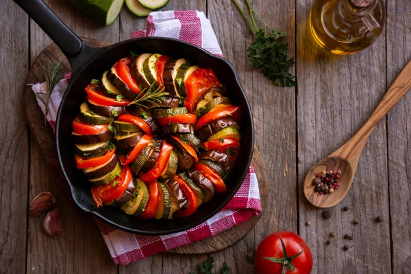 Pişmiş Sebzeli Ratatouille Geleneksel Sebze Yemeği — Stok fotoğraf